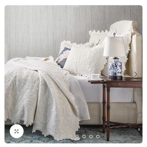 Beautiful NEW Amity Home Stantoon King Set - (Reg $486)